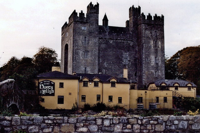 Bunratty - Durty Nelly's Pub and Bunratty Castle