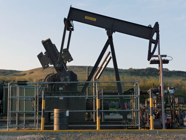 'Nodding donkey' at Kimmeridge wellsite © Phil Champion :: Geograph ...