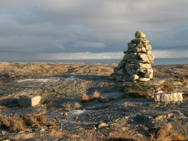 Cairn at NG106914 looking out over the Minch