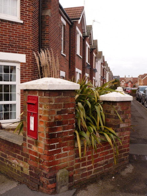 Poole: postbox № BH15 32, Heckford Road