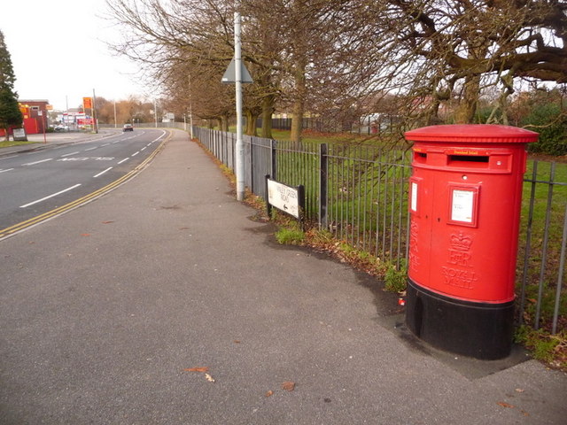 Sterte: postbox № BH15 295, Stanley Green Road