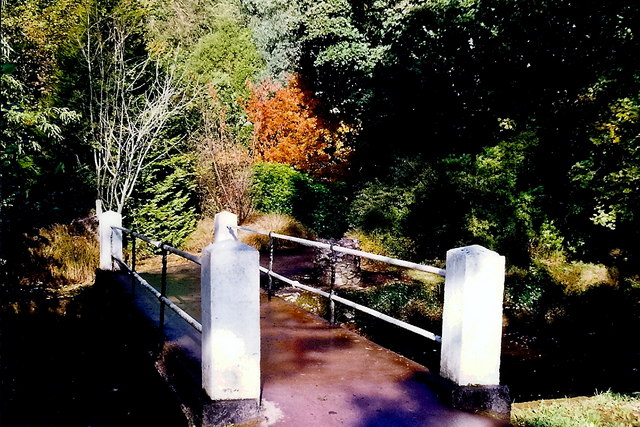 Blarney Castle grounds - Blarney River footbridge