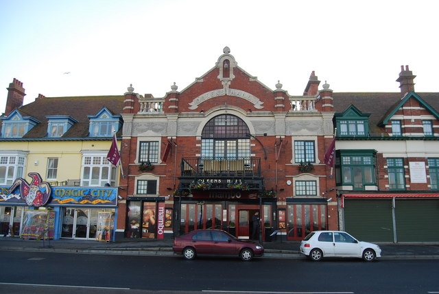 Queens Hall, Warren Rd © N Chadwick cc-by-sa/2.0 :: Geograph Britain ...