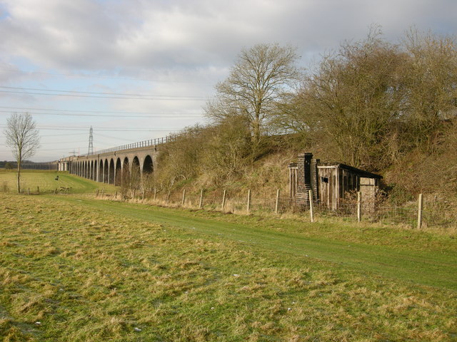 Railwaymen's hut with Fledborough viaduct