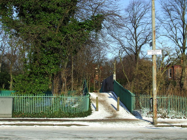 Footbridge near Maxwell Park
