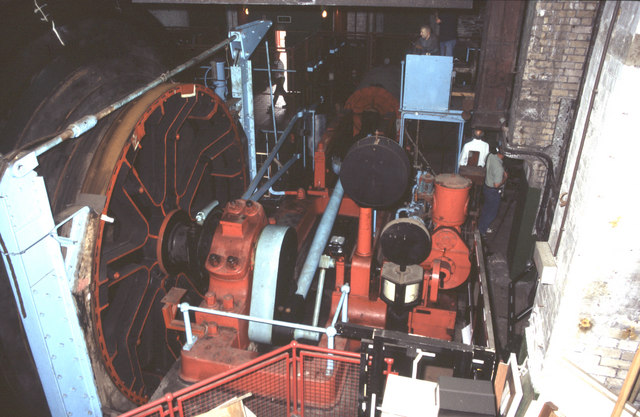 Steam winding engine