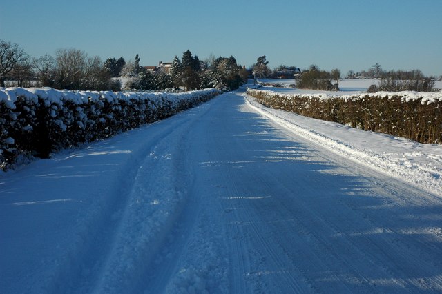 Road approaching Kinnersley