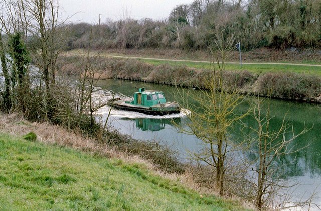 Boat on Gloucester & Sharpness Ship... © P L Chadwick :: Geograph ...