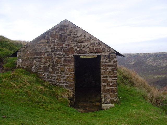 Hut on combs moss