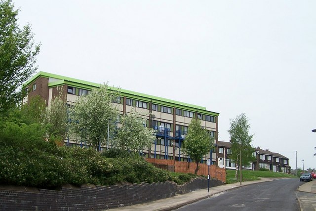 Housing, Fox Hill Crescent, Fox Hill,... © Terry Robinson cc-by-sa/2.0 ...