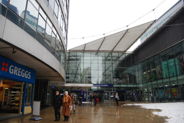 manchester-piccadilly-station-n-chadwick-cc-by-sa-2-0-geograph