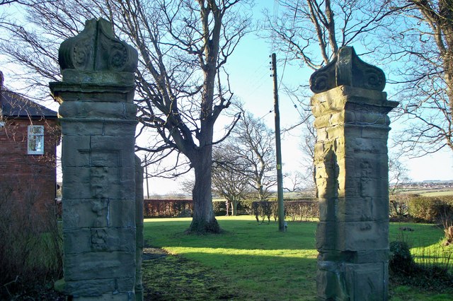 Old Gate Piers, Gloster Hill