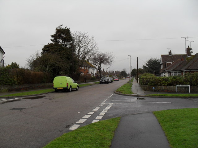 Looking from The Crescent into Milton Avenue