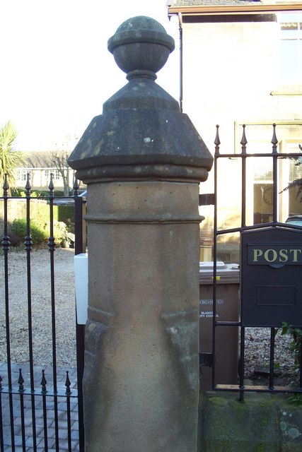 Gatepost in Dalkeith Avenue, Dumbreck