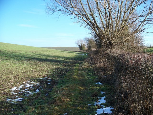 Field edge footpath