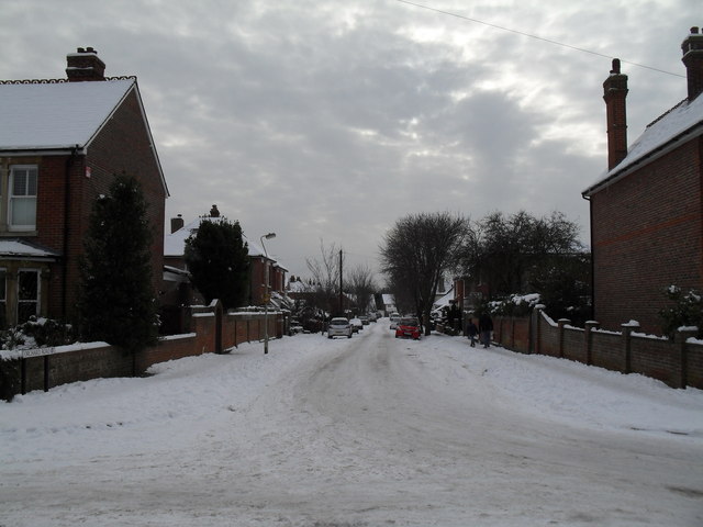 A chilly January lunchtime in Grove Road