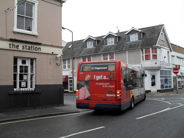 Bus turning from Station Road into Richmond Road