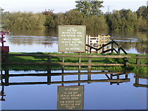 SO8425 : Flooding at the Red Lion by andy dolman