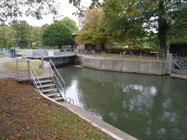 Upstream gates to Cookham Lock