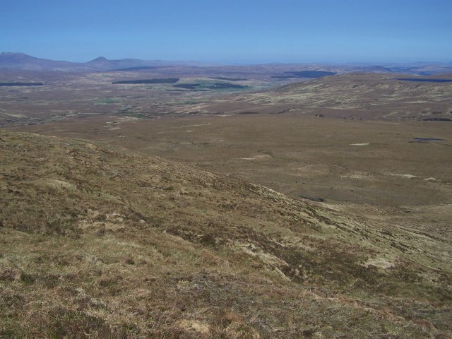 Flat, almost featureless bogland to the east of Meall an Amairich.