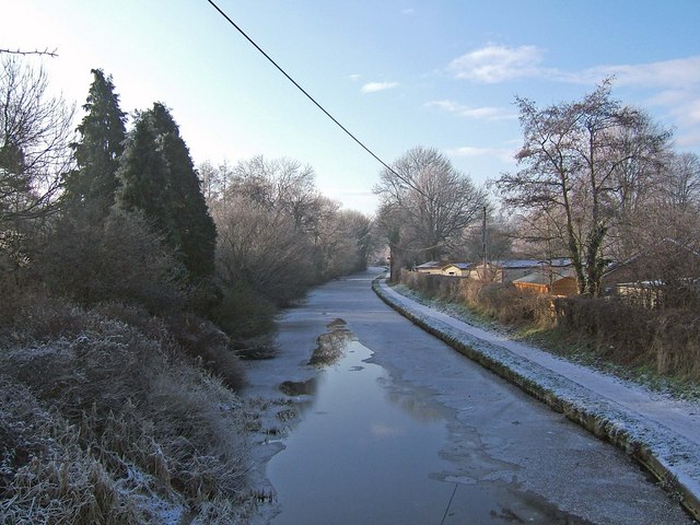 Staffordshire & Worcestershire Canal - looking southwest from Hinksford Bridge