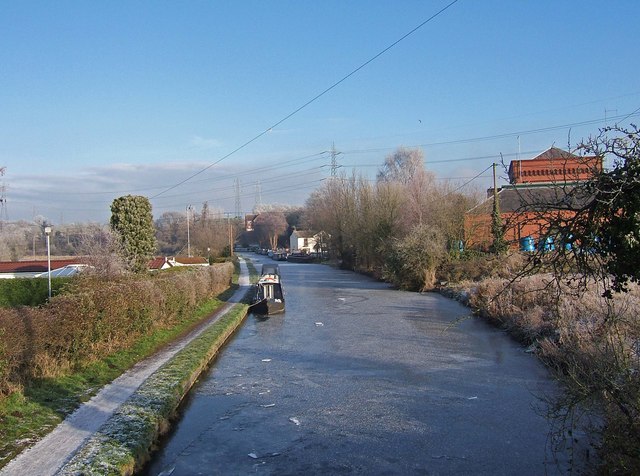 Staffordshire & Worcestershire Canal - looking northeast from Hinksford Bridge