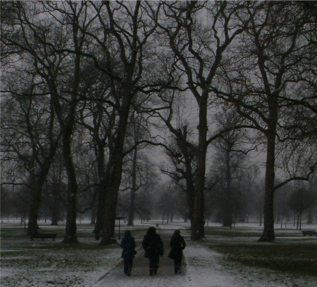 Walking in a snowy Kensington Gardens