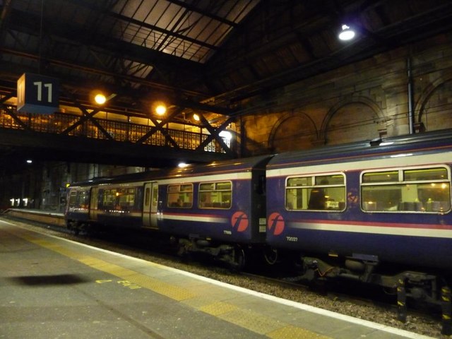 Footbridge between platforms 11 and 10, Edinburgh Waverley station