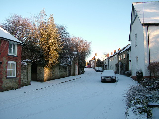 Watling Street © Peter Evans cc-by-sa/2.0 :: Geograph Britain and Ireland