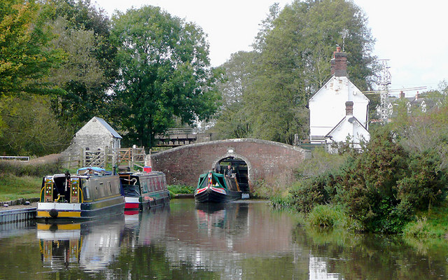 A busy afternoon at Colwich Lock, Staffordshire