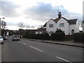 The A908 road at Tillicoultry