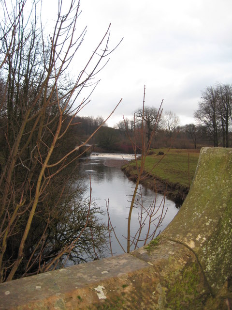 View from the bridge over White Cart Water towards the weir
