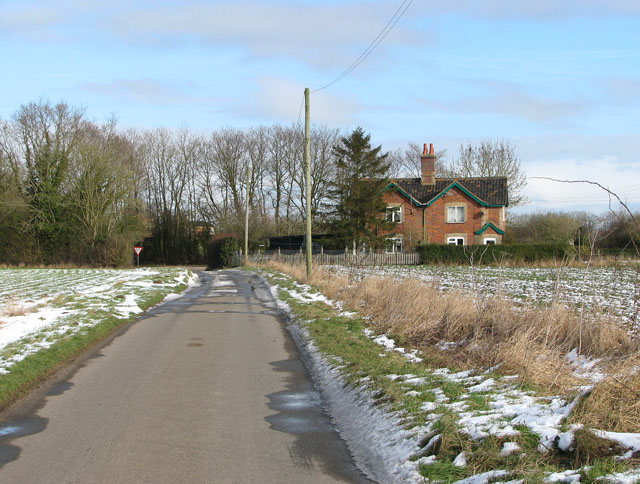 Cottages by the junction of Woodton Road and Brook Road