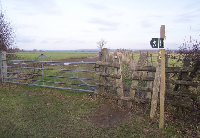 Footpath junction near Well Place Farm © David Anstiss :: Geograph ...