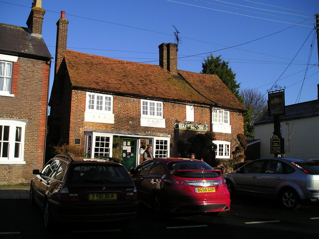 The Half Moon Pub Wilstone © Canalandriversidepubs Co Uk Cc By Sa 2 0