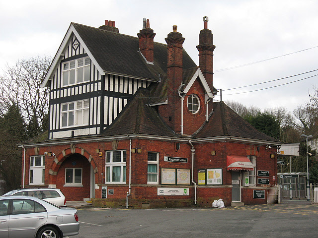Kingswood railway station: buildings