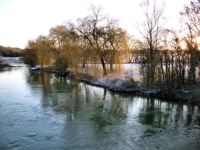 The River Thames from Sutton Bridge