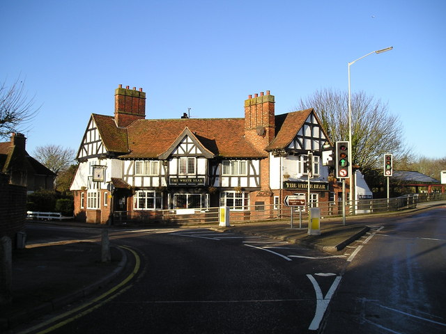 The White Bear Pub, Batchworth,... © canalandriversidepubs co uk