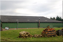 SP5163 : A modern barn south of Flecknoe by Andy F