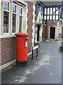 SE6609 : Hatfield Post Office postbox (ref. DN7 199) by Alan Murray-Rust