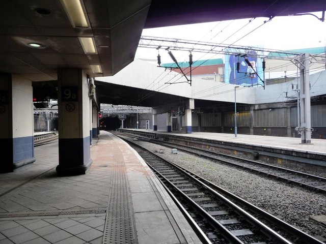 Transition to 'open air' at the end of Platform 9a, New Street station