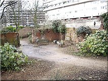 SU4112 : A sunken garden by Stanley Howe