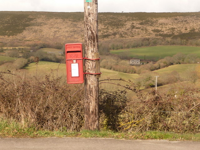 Langton Matravers: postbox № BH19 191, Valley Road