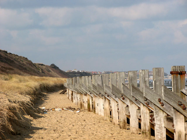 View along the revetment © Evelyn Simak cc-by-sa/2.0 :: Geograph ...