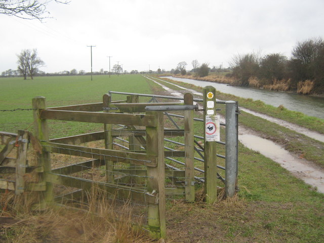 Unused kissing gate on the Royal Military Canal Path