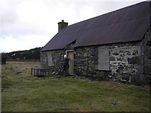 NN7694 : Lynaberack Cottage, Glen Tromie by Peter Bond