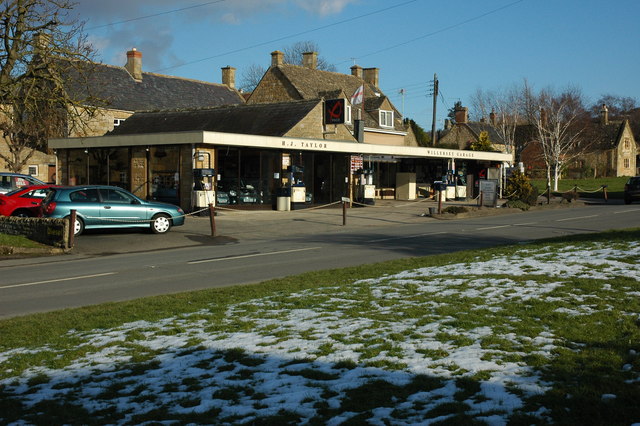 Garage and petrol station in Willersey