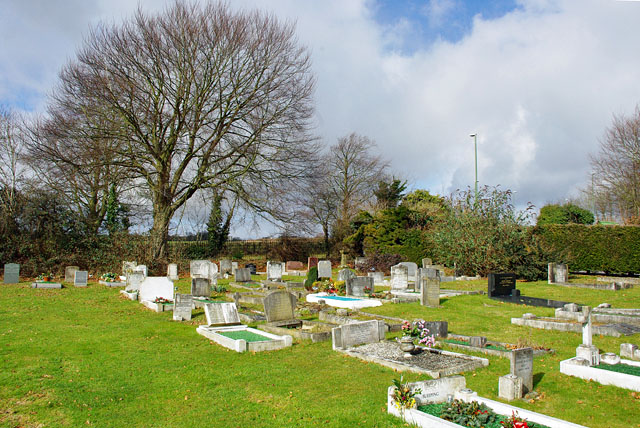 A corner of Findon cemetery © Robin Webster cc-by-sa/2.0 :: Geograph ...