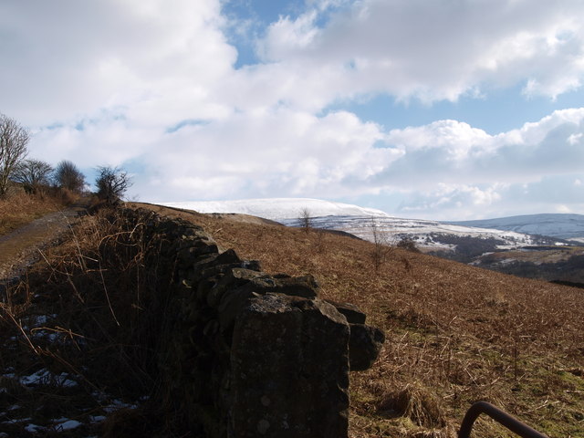 Footpath with view towards Tarnmonath Fell