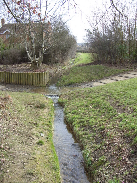 Confluence of stream and bridle crossing at rear of Quilter Meadow